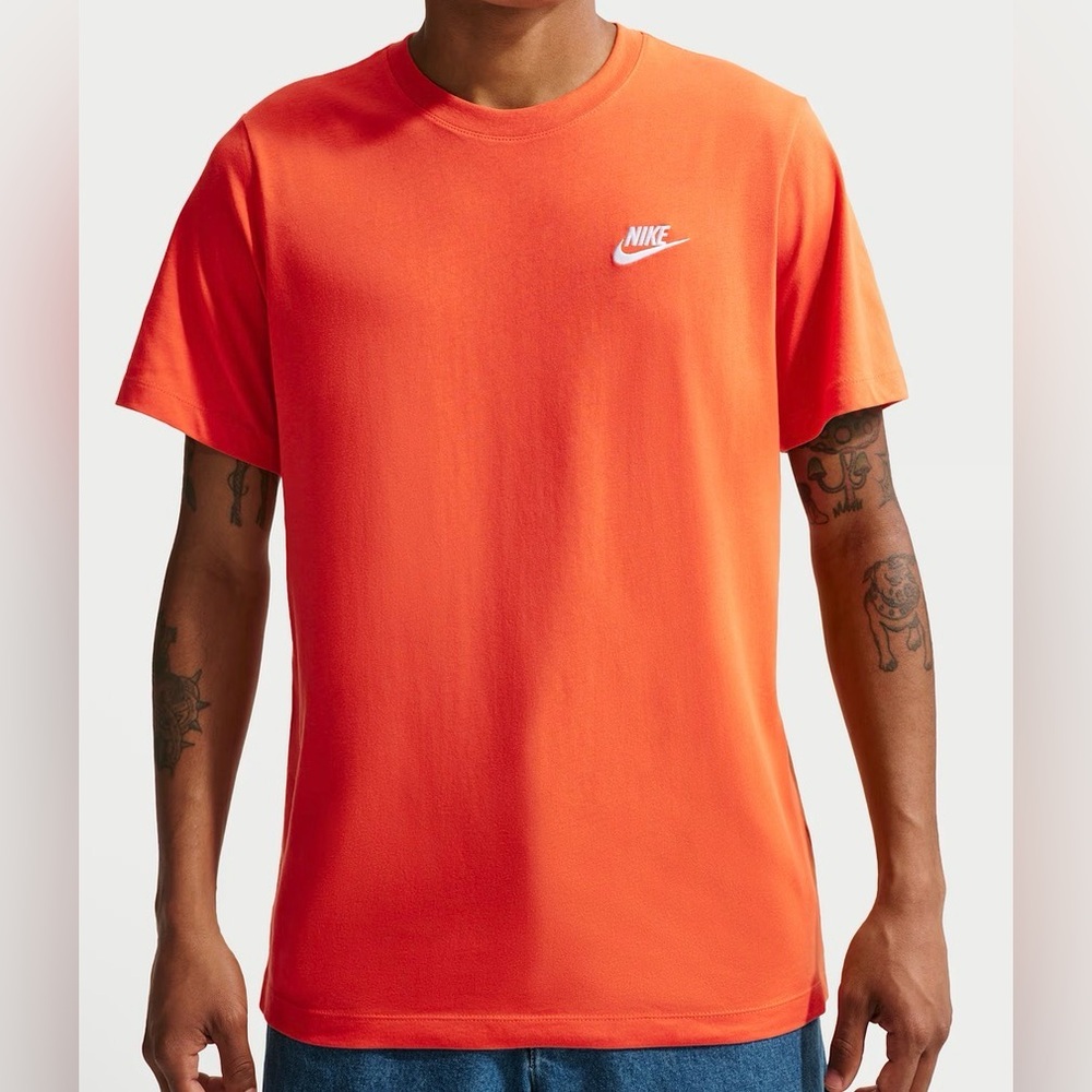 Nike Sportswear Club Tee - NWT - Size M